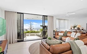 Luxe Oceanview Apartment In Palm Beach